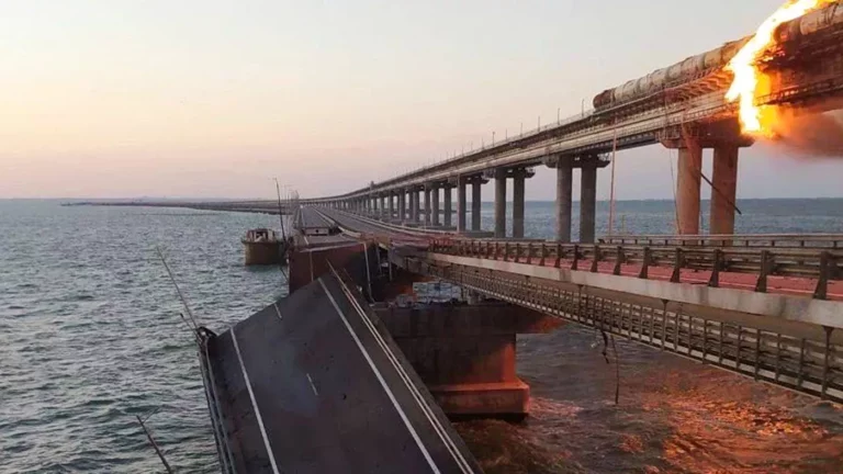 Зеленский: Украина «не заказывала» взрыв на Крымском мосту