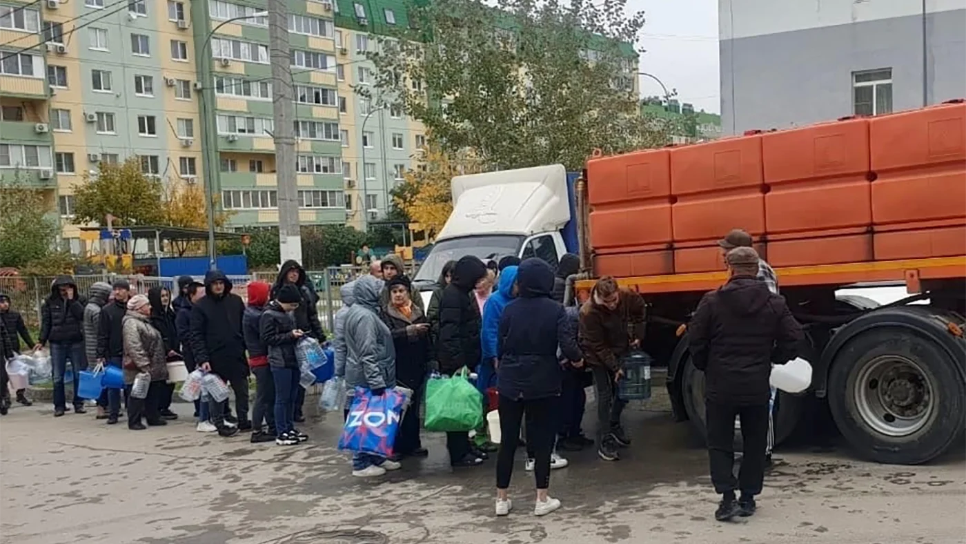 Как будто во время войны». 200 тысяч волгоградцев пять дней живут без воды  из-за прорыва канализации