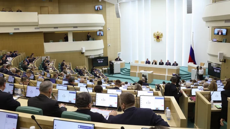 Совет Федерации одобрил пакет законов о запрете пропаганды ЛГБТ