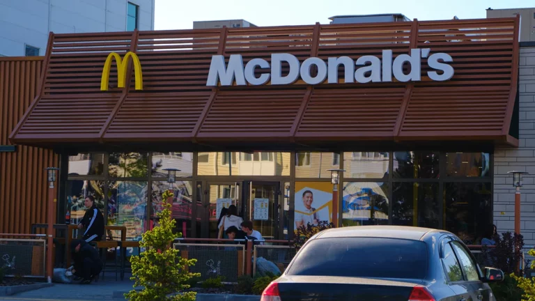 Рестораны McDonald’s в Казахстане приостановят работу
