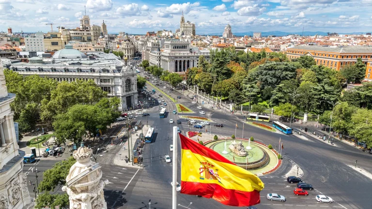 Испания почти втрое увеличила выдачу россиянам виз в 2022 году