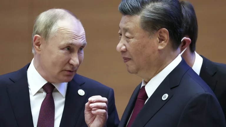 Макрон: Си Цзиньпин указал Путину на невозможность «перейти черту» с ядерным оружием
