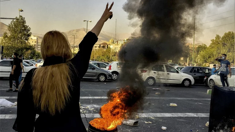 В Иране третий месяц идут массовые протесты, в ООН назвали ситуацию «критической». Устоят ли власти?