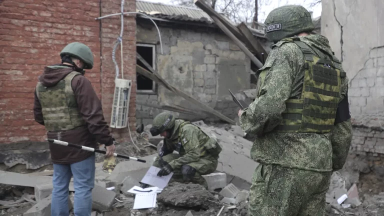 В сети появилось видео ночных взрывов российских складов в Макеевке. Читайте на taxi2401.ru