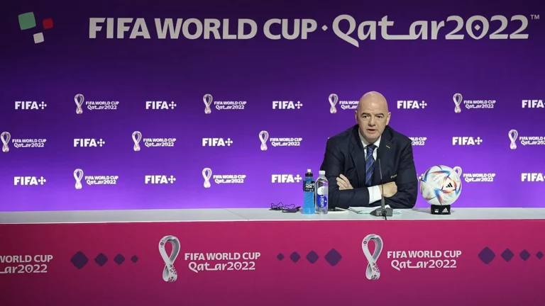 Президент ФИФА призвал не критиковать Катар и заявил, что европейцы должны 3 тысячи лет извиняться за содеянное в прошлом