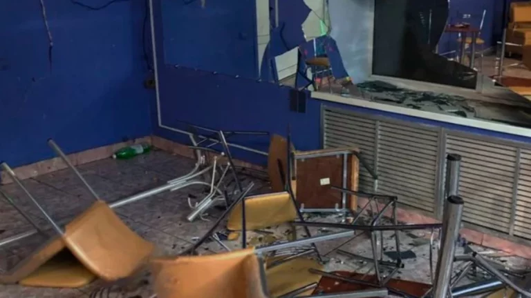 «Разбито три стола, 10 стульев и зеркало». В Кемеровской области произошла драка с участием мобилизованных