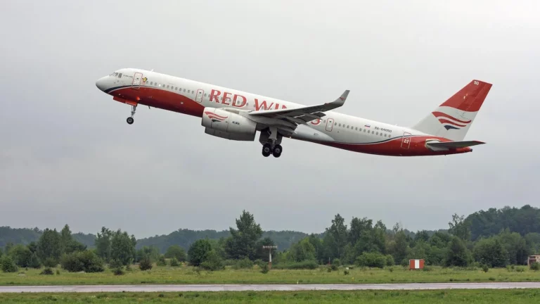 «Ведомости»: Red Wings получит два Ту-204 и два Ту-214