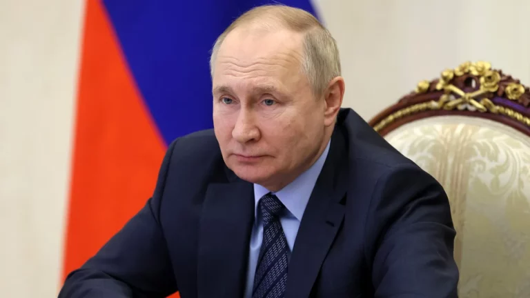 Путин снова сказал о том, что россиян надо «вытаскивать из трущоб». Он повторяет это 15 лет