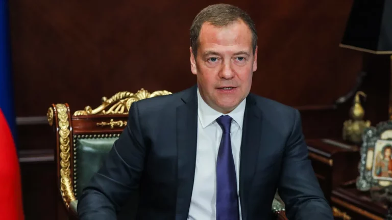 Медведев заявил, что «все вернется домой». Но Херсон не упомянул
