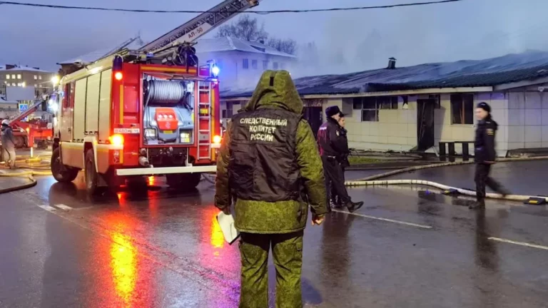 Прокуратура: в сгоревшем ночном клубе в Костроме были заперты эвакуационные выходы, из-за чего началась давка