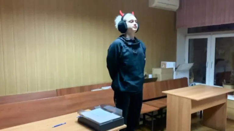 РИА Новости опубликовало видео с извинениями блогера Некоглая, снявшего пародию на ролик с российским военным