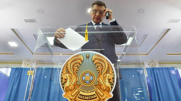В Казахстане завершились досрочные выборы президента