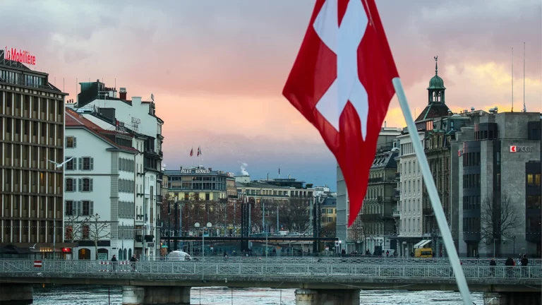 Швейцария заморозила российские активы почти на $8 млрд