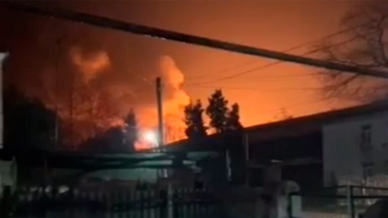 СМИ: в Крыму загорелась казарма с российскими военными