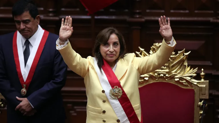 Вице-президент Перу приняла присягу как новый глава государства