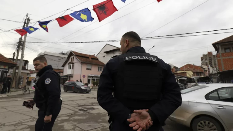 В Косово сербы вышли на протест против задержания сербского полицейского
