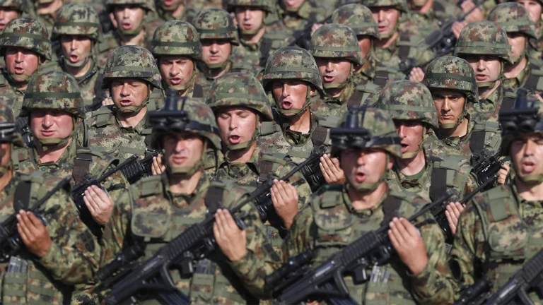 Минобороны Сербии перевело вооруженные силы в режим боевой готовности