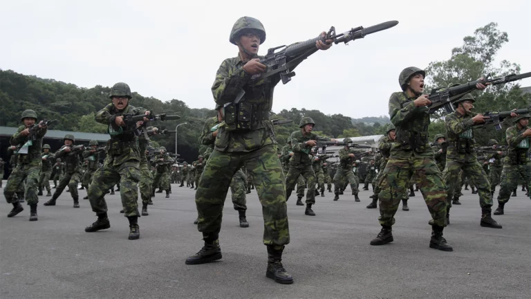 «Только готовясь к войне, мы можем избежать войны». Тайвань увеличит срок службы в армии из-за угрозы со стороны Китая