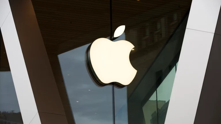 РБК узнал о планах Apple отказаться от штаб-квартиры в России