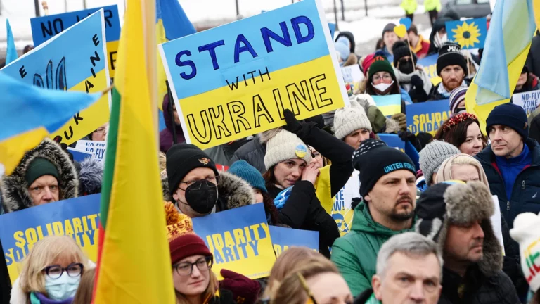 Жители США и ЕС все меньше готовы поддерживать Украину из-за экономических проблем