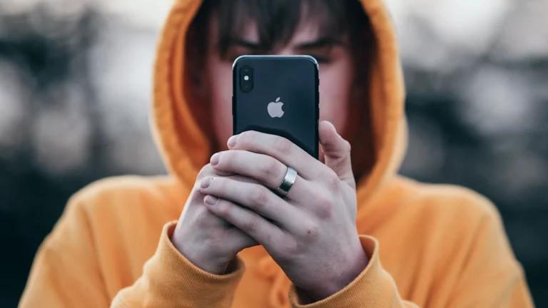 Минцифры планирует обязать Apple разрешать установку приложений не из App Store