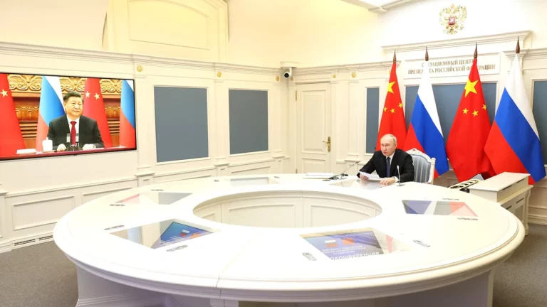 Стремление Китая к миру и приглашение в Москву. Как прошли предновогодние переговоры Путина с Си Цзиньпином