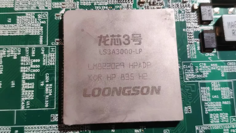 «Ъ»: Китай запретил экспорт в Россию процессоров Loongson