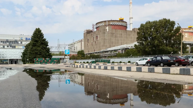 Киев обвинил в предательстве главного инженера Запорожской АЭС. Накануне Москва назначила его директором станции