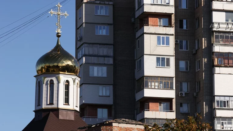 Зеленский рассказал о планах запретить на Украине работу религиозных организаций, связанных с Россией
