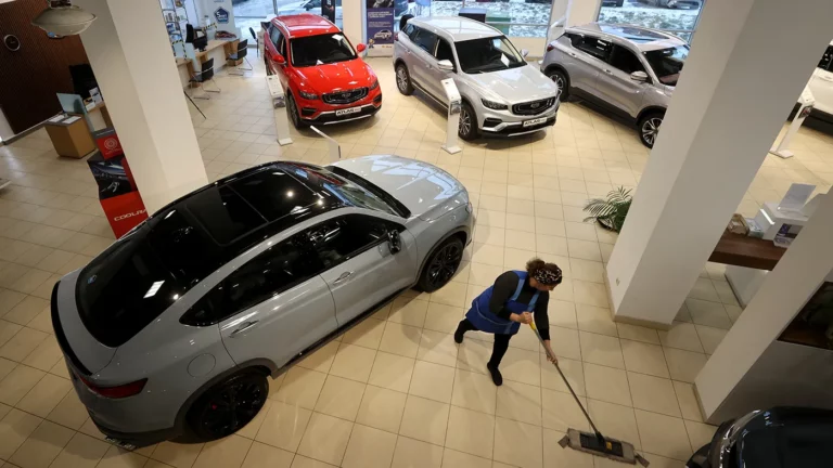 В России остались только 14 автомобильных брендов. 11 из них — китайские