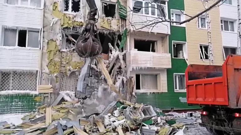 Число погибших при взрыве газа в Нижневартовске увеличилось до семи
