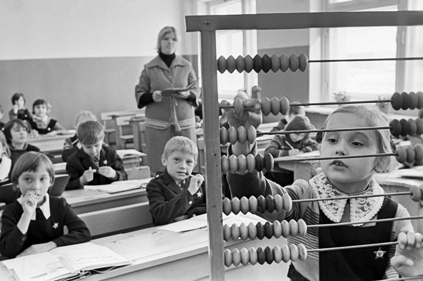 Занятия в первом классе сельской школы. Липецкая область, СССР, 12 марта 1979 года