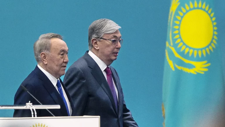 Бывший президент Казахстана Нурсултан Назарбаев и президент Казахстана Касым-Жомарт Токаев