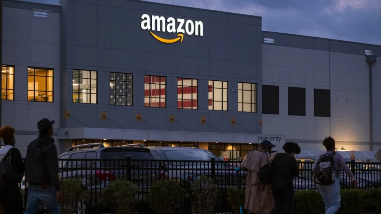 Amazon уволит более 18 000 сотрудников в ходе самого массового сокращения