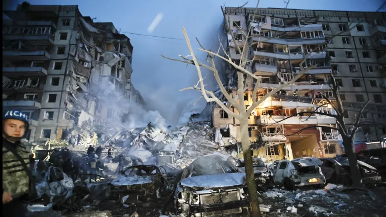 Взрыв в жилой многоэтажке в Днепре. Что известно