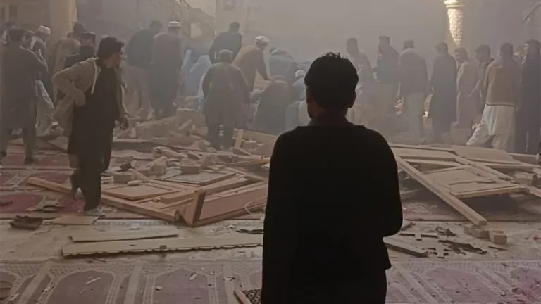 В Пакистане произошел взрыв в мечети. Как минимум 19 человек погибли, десятки ранены