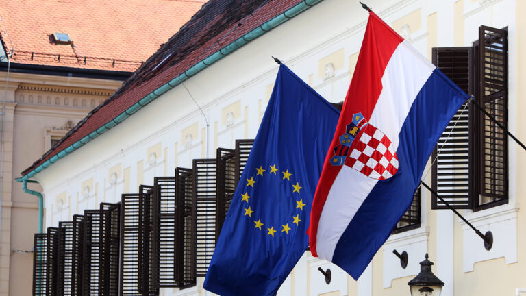 Хорватия вступила в еврозону и стала участником Шенгенского соглашения
