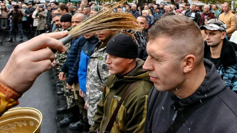 В РПЦ заявили о нехватке священников в зоне боевых действий на Украине