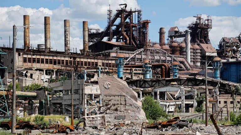 В Минстрое заявили, что Россия не будет восстанавливать разрушенный завод «Азовсталь» в Мариуполе