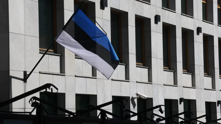 Россия объявила о понижении уровня дипотношений с Эстонией и высылке посла