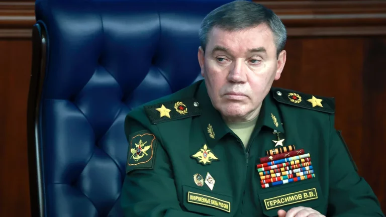 Главу Генштаба назначили командующим объединенной группировкой войск вместо Суровикина