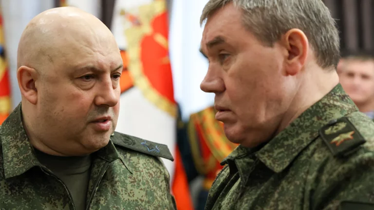 Что говорят военкоры о замене Суровикина Герасимовым на посту командующего
