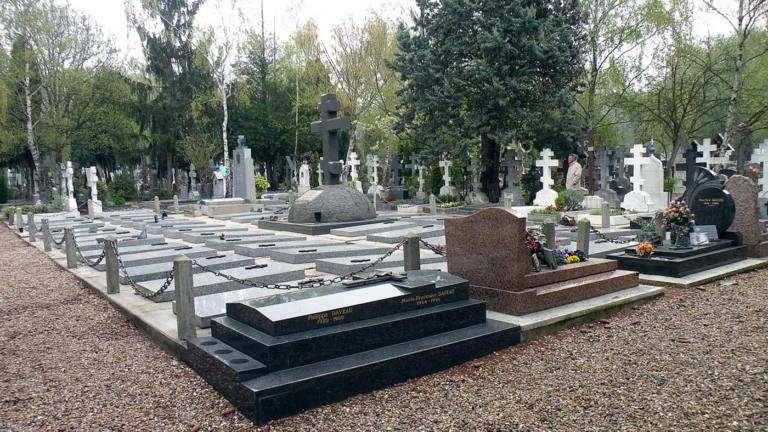 Мэрия Сент-Женевьев-де-Буа отказалась брать с России плату за сохранение русского кладбища