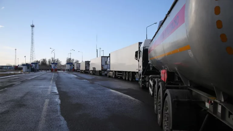 Польша закроет последний пункт пропуска для белорусских грузовиков