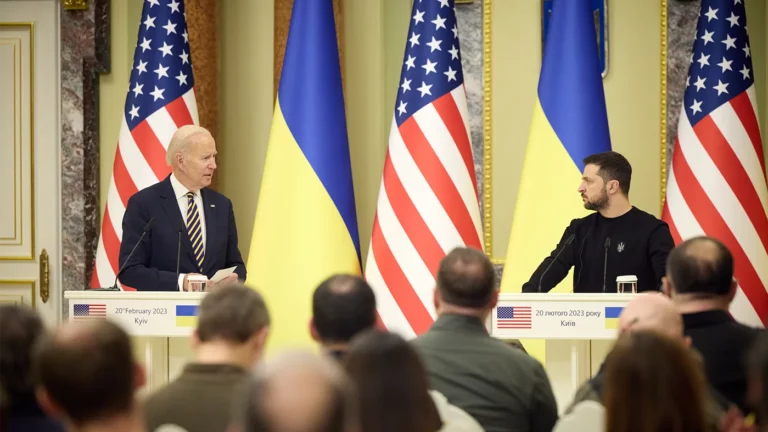 «США свой ход сделали». Что в России говорят о визите Байдена в Киев