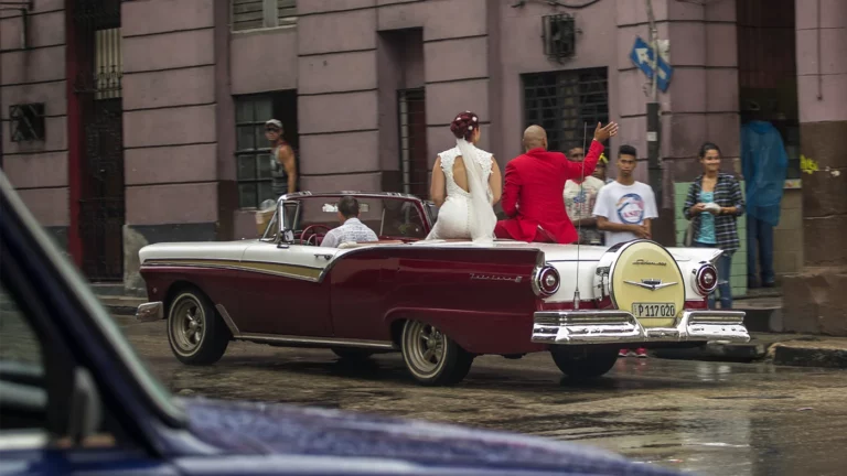«Комментарии вряд ли были бы уместны». В МИДе рассказали об отношении к однополым бракам на Кубе