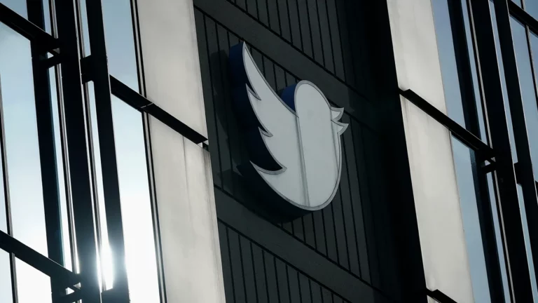 «Файлы Twitter». Как руководство соцсети цензурировало публикации и продвигало идею о «кремлевских ботах»