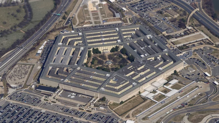 Три терабайта внутренней переписки: в Сеть утекли данные американских военных с сервера Пентагона