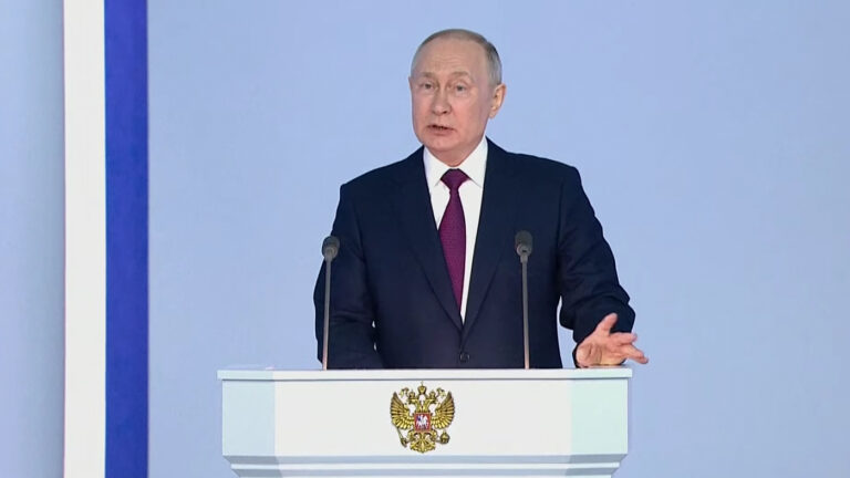 Путин выступил с посланием Федеральному собранию. О чем он заявил