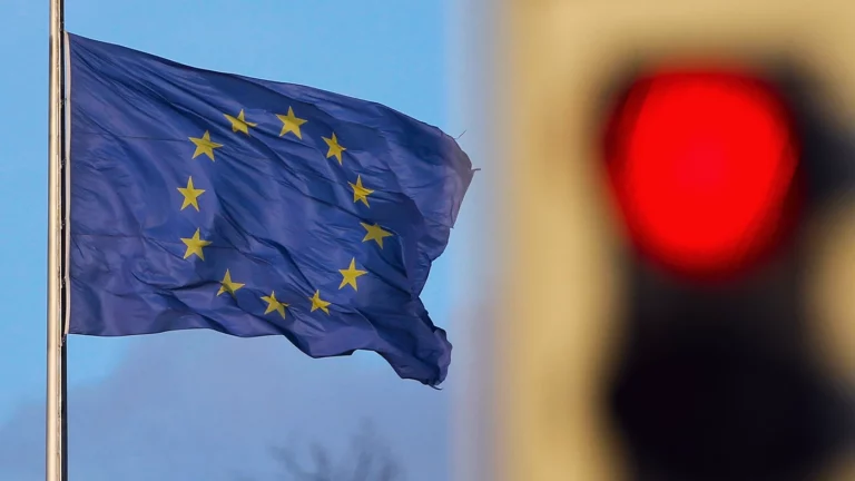 Банки, Sputnik, каучук: что вошло в 10-й пакет санкций ЕС
